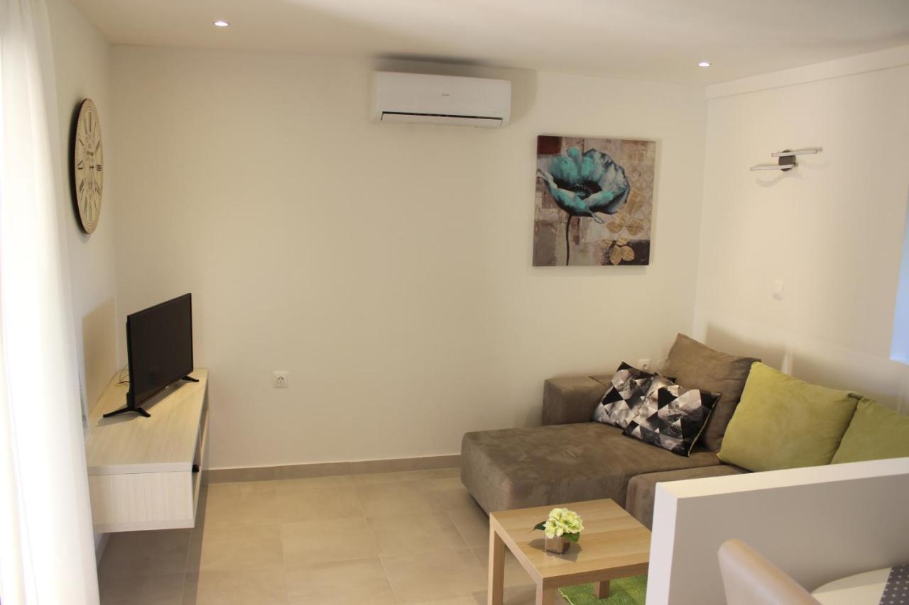 Apartments With A Parking Space Valbandon, Fazana - 7296 Stinjan Exterior photo